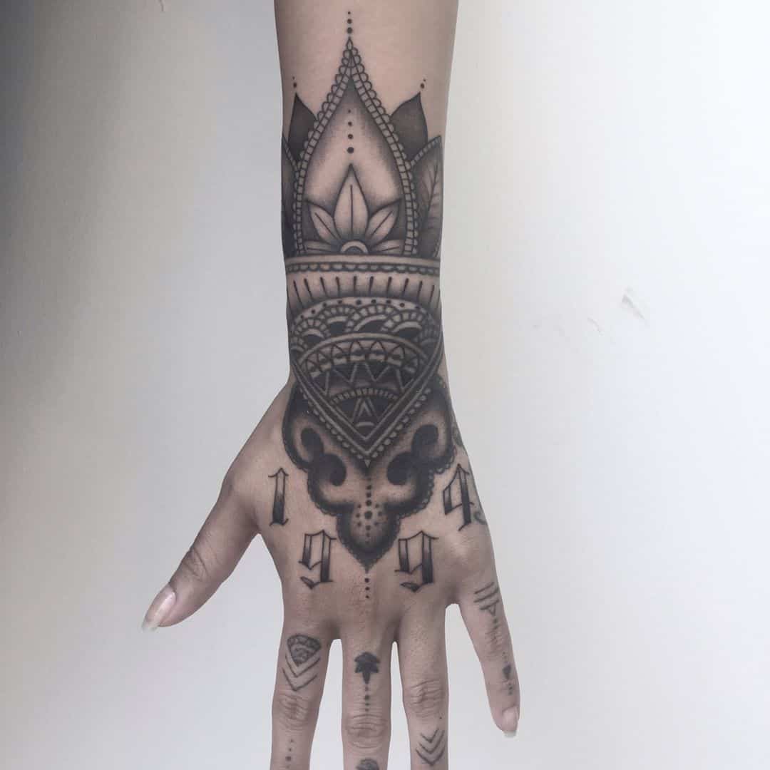 What To Consider Before Getting A Finger Tattoo